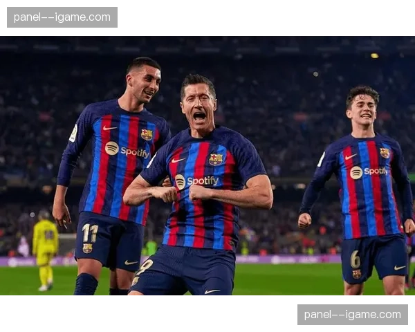 西甲焦点战半场：巴塞罗那1-0塞维利亚，亚马尔助攻莱万破门。